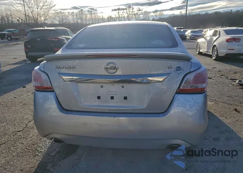 2015 Nissan Altima 2.5 z USA, uszkodzony, nr VIN 1N4AL3AP4FC140395